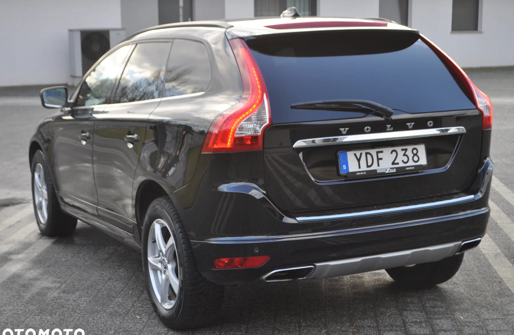 Volvo XC 60 cena 82999 przebieg: 125000, rok produkcji 2016 z Legnica małe 781